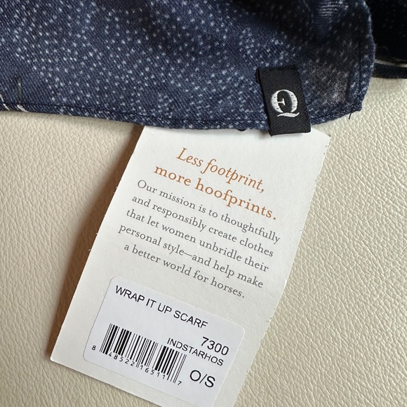 Modal Scarf Horse Print - Picture 5 of 6